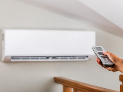 Protect your eye surface from the dry environment