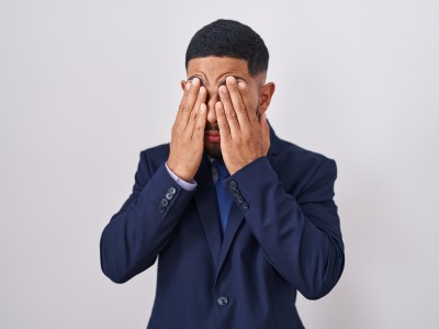 Rubbing your eyes is a habit that worsens keratoconus