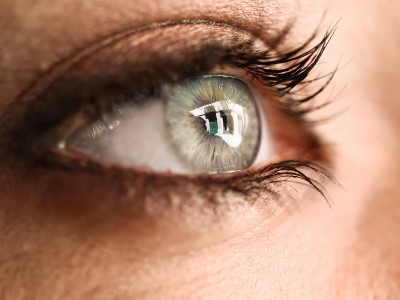 Tips for safe makeup around your eyes