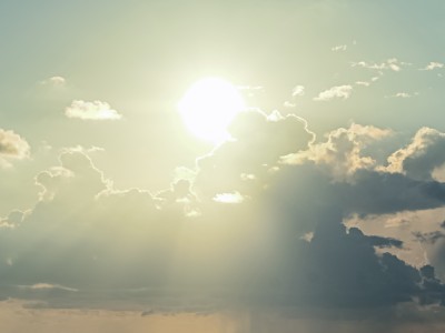 El sol, la luz ultravioleta y tus ojos